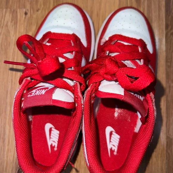 Nike Kids Sneakers in Red and White - Picture 3 of 6